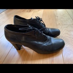 Vintage black oxford pumps